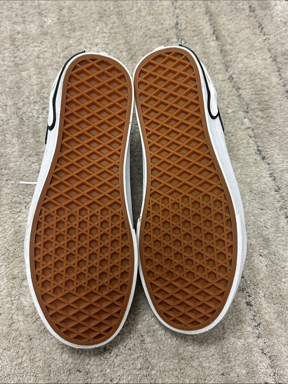 Disney x Vans Old Skool "Mickey Mouse Hand" Sneakers White Men’s 6 | Women’s 7.5 - Picture 7 of 9